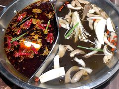 菌香鸳鸯锅-晓宇重庆火锅(赛格国际购物中心店)