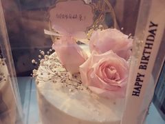 邂逅鲜花双层蛋糕-艾加柒克蛋糕茶歇甜品台(春熙路店)