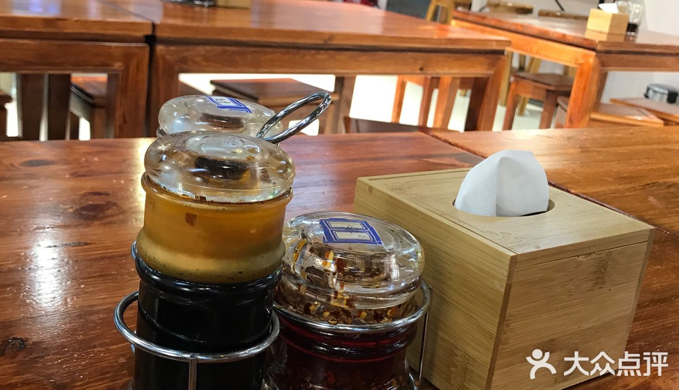 包子粥卤蛋 咸菜 一路走过去齐了