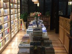 -猫的天空之城概念书店(杭州南宋御街店)