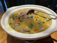 牛肉烧毛芋-头上红煨盐鸡·非遗院子餐厅