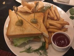 -WOLFGANG PUCK KITCHEN & BAR(迪士尼小镇店)