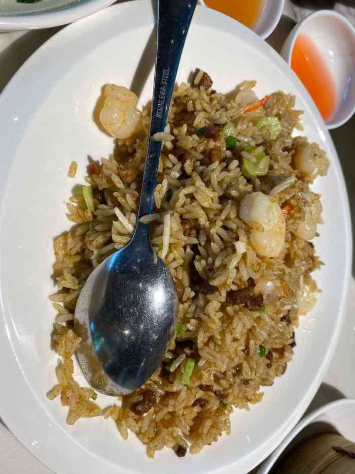 阿细茶餐厅-"环境觉得一般 给了一个靠窗的位置用屏风隔.