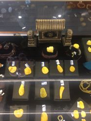 -灵彩珠宝(朗香街店)