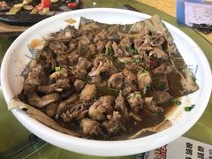圆盘荷叶蒸乳鸽-台山美食一绝阿四台山黄鳝饭(阿四创作店)