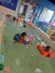 -欢乐悠游婴儿游泳(金碧花园店)
