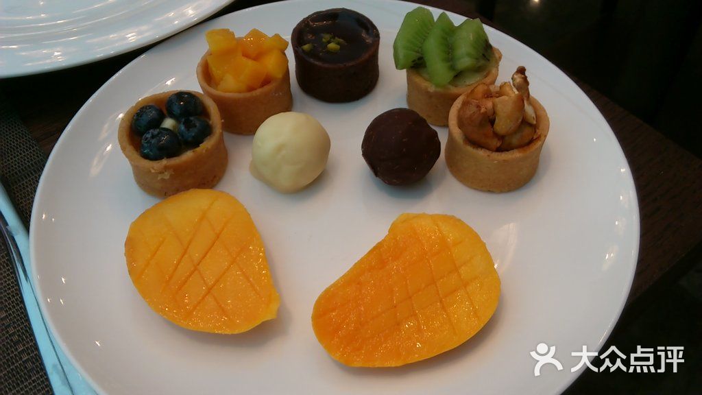 广州天河希尔顿酒店无贰全日制自助餐厅各式甜品图片 - 第10张