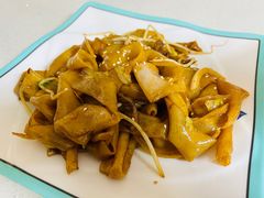 干炒牛肉河粉-阿政粤小馆(中央大街店)