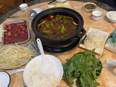 -沈记酸菜牛肉火锅店(九号路店)