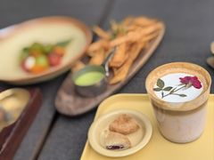 滇红玫瑰乳扇拿铁-FOOOO CITY CLUB 孚乐里音乐西餐酒吧(悠方店)