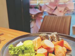 烤肠拼盘配酸黄瓜-West10 西拾·西餐厅·创意菜(未来科技城店)