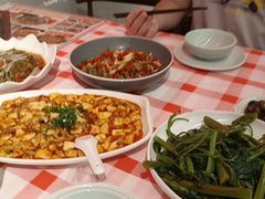 -洪霞餐馆·川菜·鲜货现炒(两江春城店)