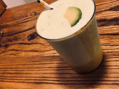 牛油果奶昔-春庄咖啡SpringHues(钟楼小区店)