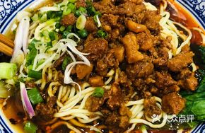 Pork Shank Noodles with Sauce