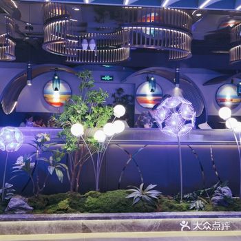 ️环境布置 新店开业，带家人和朋友一起，六楼电梯口的