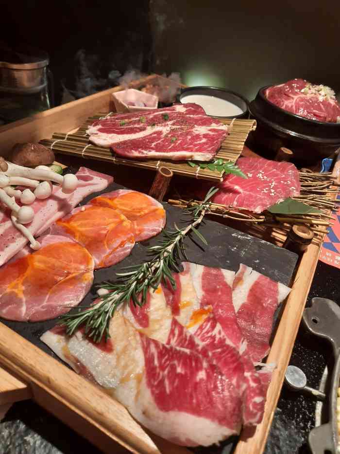 轻烧·韩都烤肉(m 购物中心店)-"美食系列怎么能少的了烤肉呢～吃一次