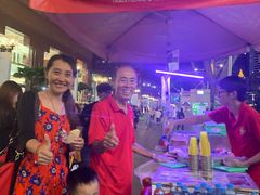 -詹爷爷乌节路街头冰淇淋