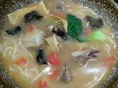 -蒙自源米线大王(东站店)