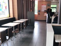 大堂-麦当劳(常山服务区得来速店)