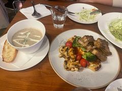 奶油蘑菇汤-UPPER KITCHEN(延安路店)