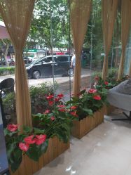 -CARR SALON