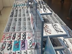-美式眼镜·授权蔡司.依视路.尼康.豪雅.明月(南翔印象城店)