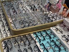 -美式眼镜·授权蔡司.依视路.尼康.豪雅.明月(人民广场店)