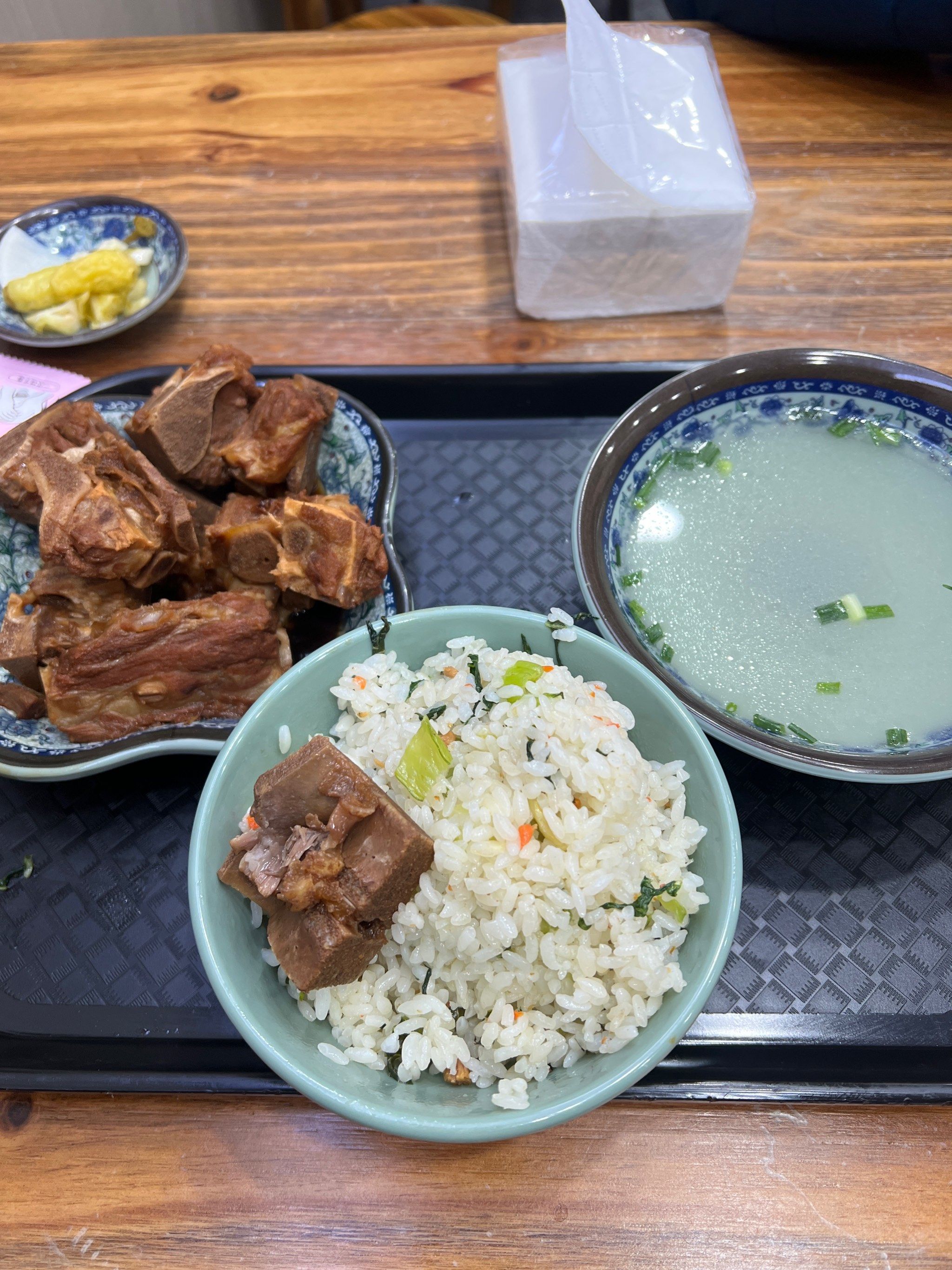 西田城附近值得一试的黄山菜饭