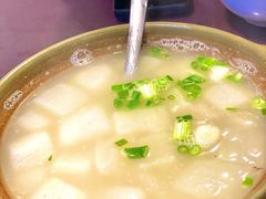 砂锅龙骨萝卜汤-百年粉蒸牛肉