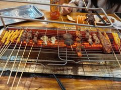 -哈尔滨小酒馆·鲜肉现穿自助烧烤(康新花园店)
