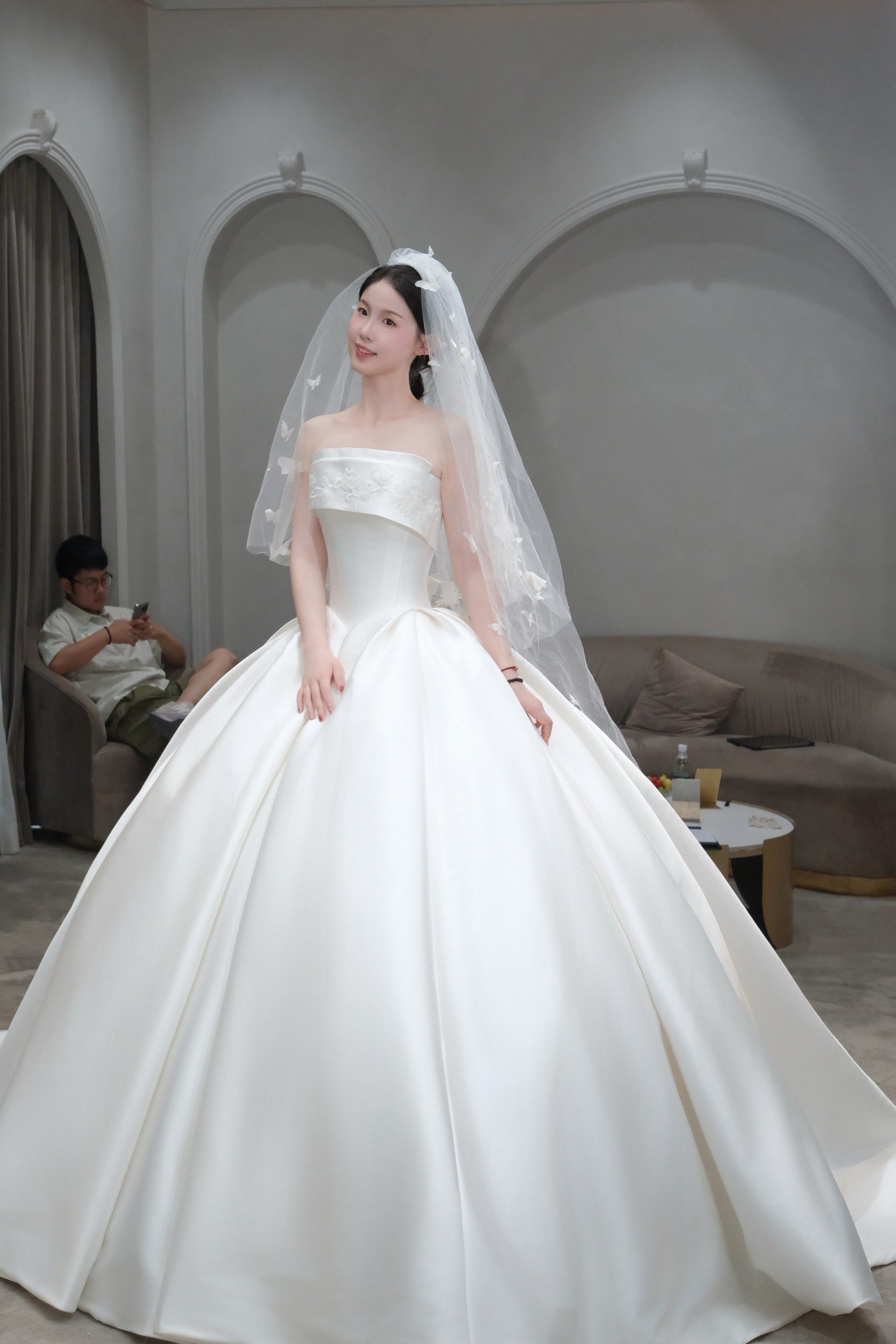 浪漫白婚纱挑选