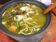 石锅酸菜鱼-周鱼小馆石锅酸菜鱼(活力汇店)