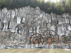 -浙东第一尖雪山欢乐谷