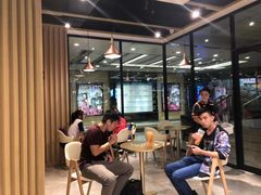 等位区-CoCo都可(燕塘店)