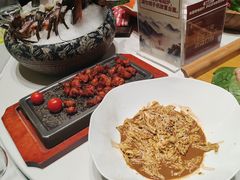 -红鼎豆捞·非遗鲍皇汤火锅(宝丰路店)