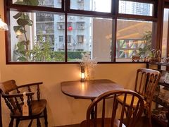 -Café Monson