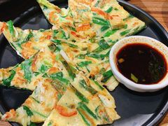 海鲜葱饼-明洞阿姨·韩式酱蟹烤肉·创意料理(三元桥店)