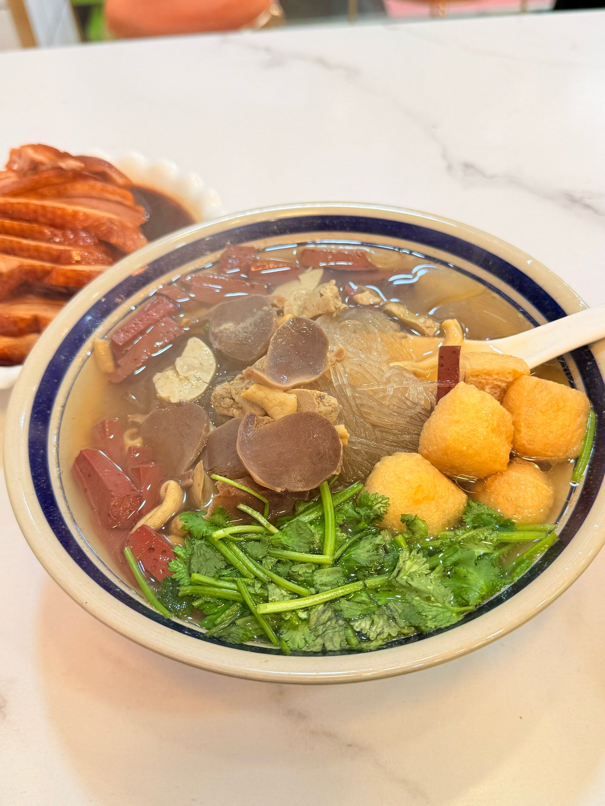 南京地道小吃之鸭血粉丝汤