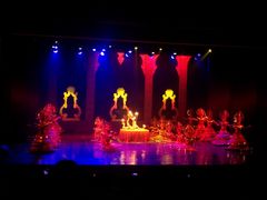 -勐巴拉娜西超级歌舞秀