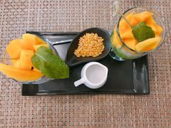 -Chom Cafe and Restaurant