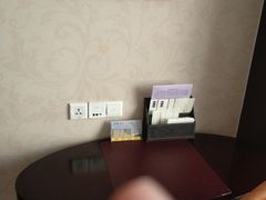 桌子-海亮广场大酒店(万象城中山路地铁站店)