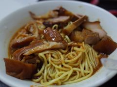 -松树干拌面店