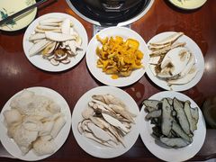 -菌之家·专业纯野生菌火锅·特色炒菌