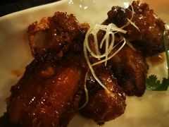 甜辣鸡翅佐以辣蒜汁-WOLFGANG PUCK KITCHEN & BAR(迪士尼小镇店)