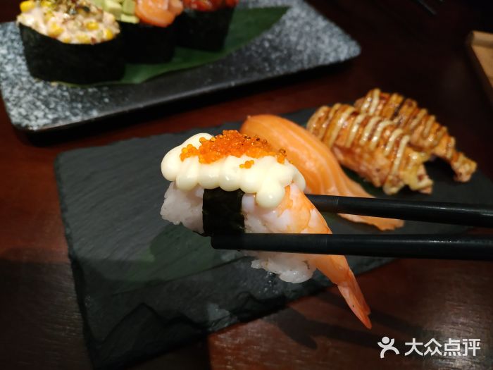 vivi创品寿司料理寿司虾手握图片