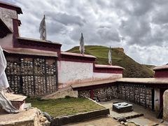 -比如骷髅墙景区