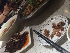 -兔行天下-鸿鹤鲜锅兔(中海国际店)