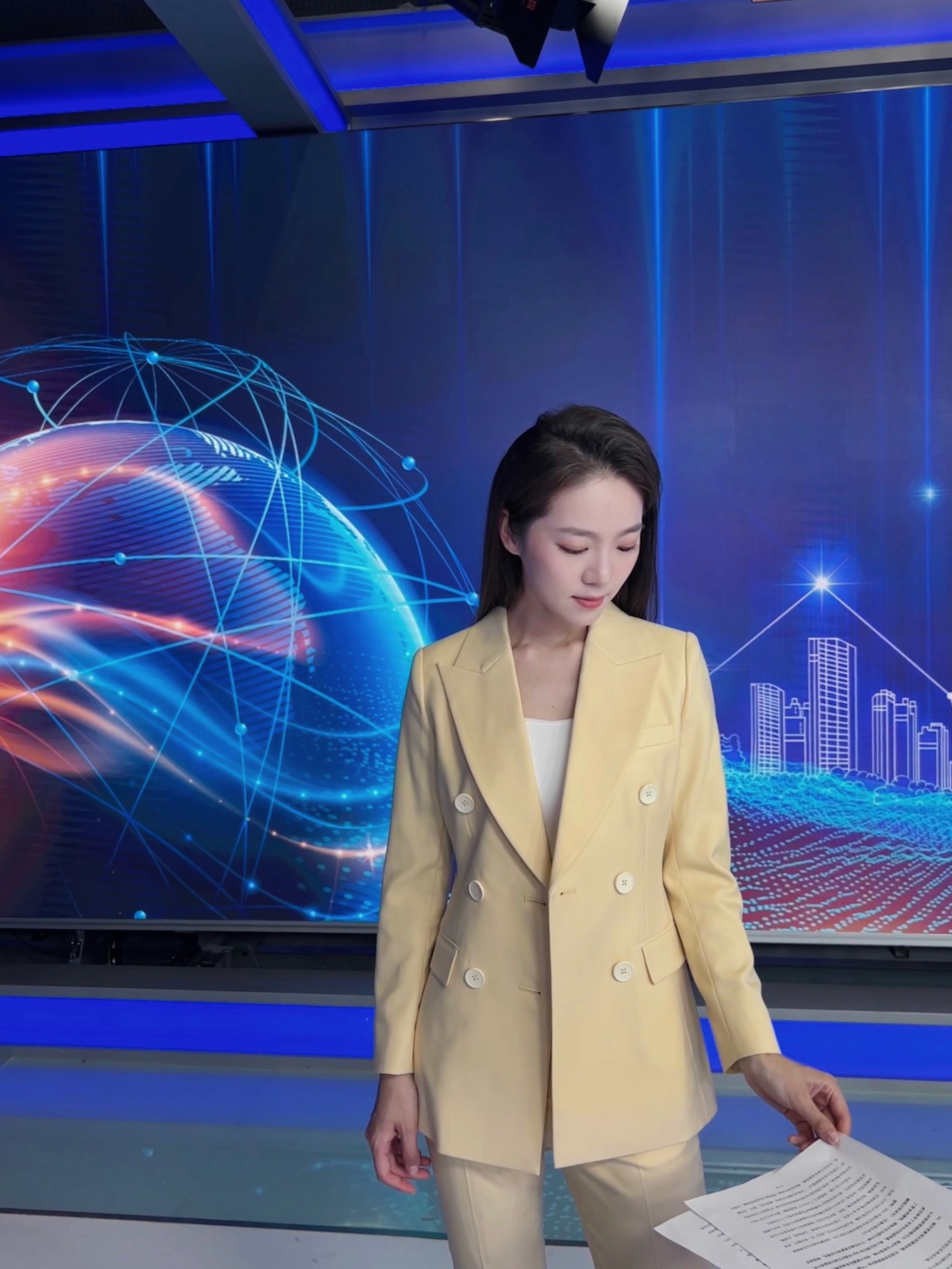 又甜又显白的鹅黄色西装仙女们值得拥有