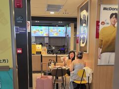 -麦当劳(上海虹桥站30B检票口楼上)