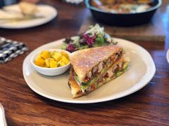 -ROAST coffee & eatery